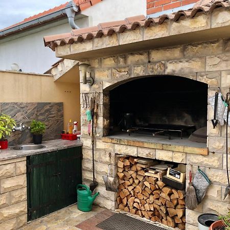 Apartments Pine & Oak With Shared Seasonal Hot Tub Privlaka  Exterior photo